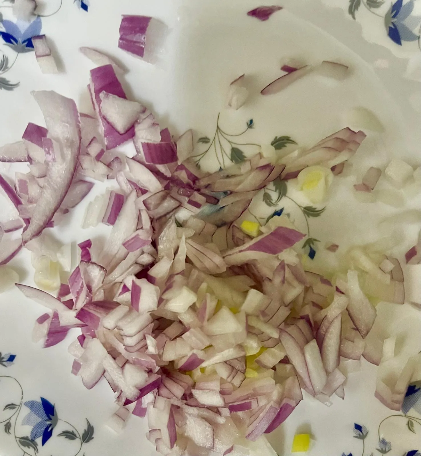 Step 4: Add the finely diced remaining half of the onion (as shown in the picture) and the ground 